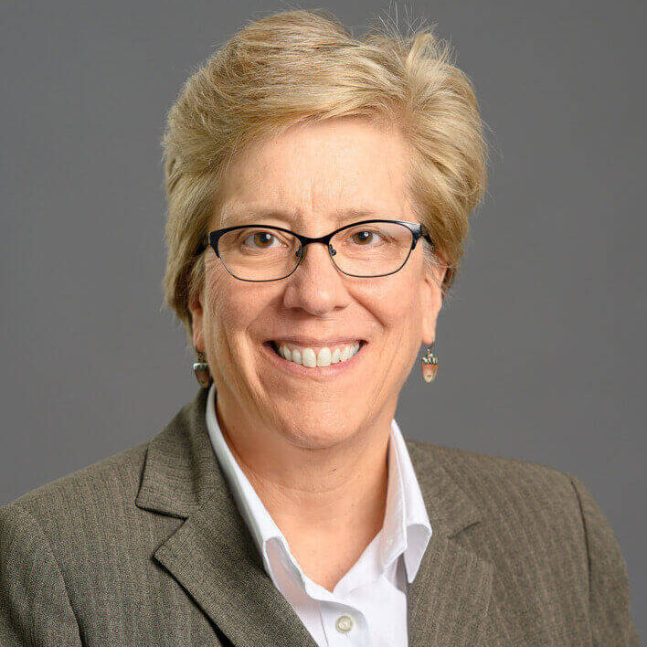 Lydia Lavelle Headshot